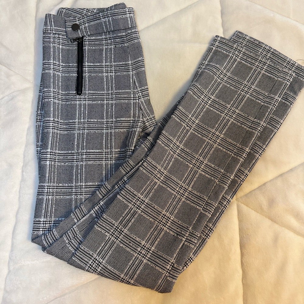 BCBGMAXAZRIA Black and White Plaid Trouser - XS